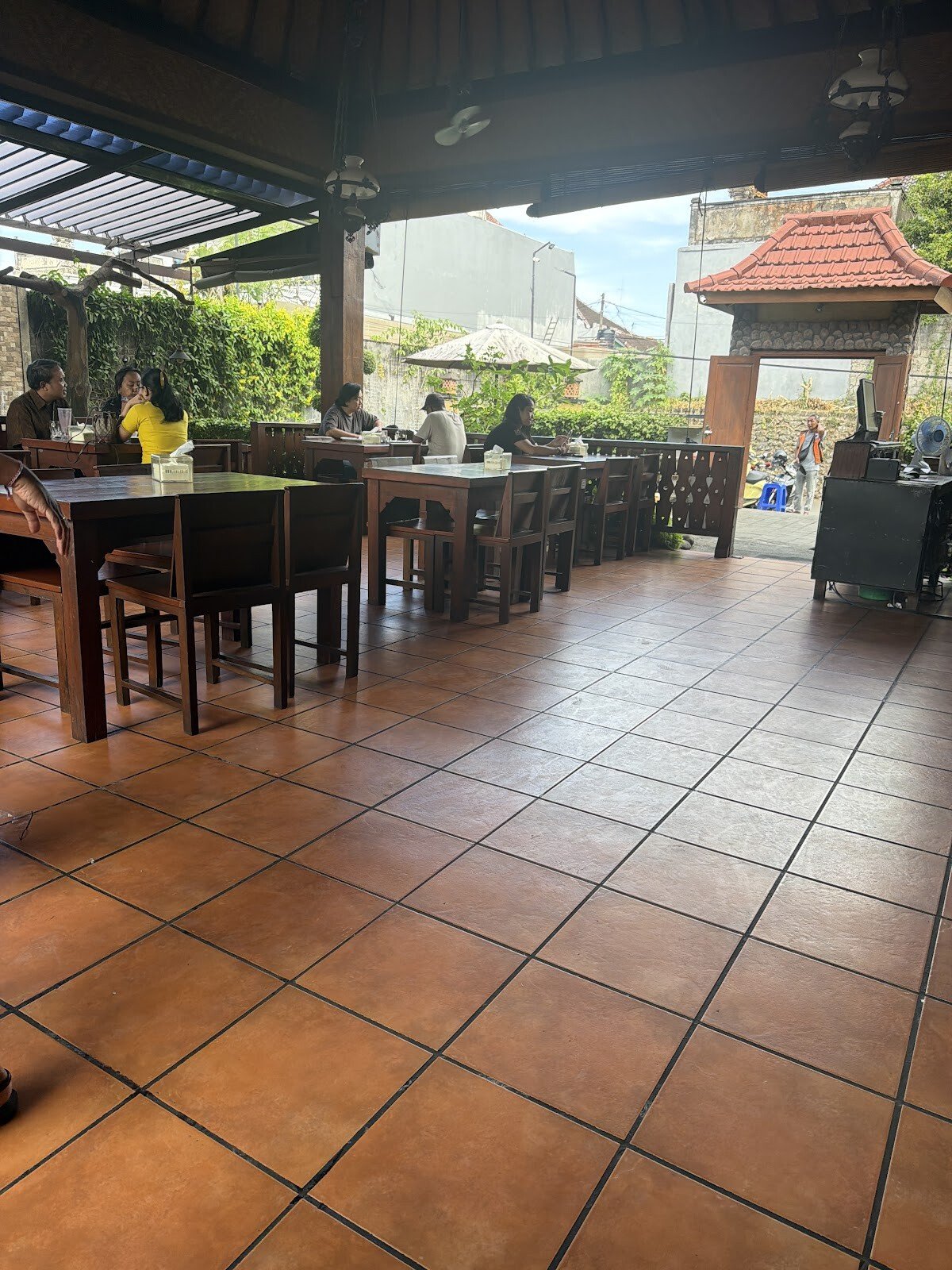 Waroeng Kampoeng Chinese Food & Seafood