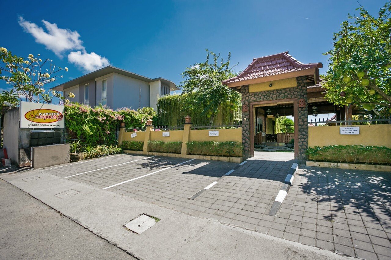 Waroeng Kampoeng Chinese Food & Seafood
