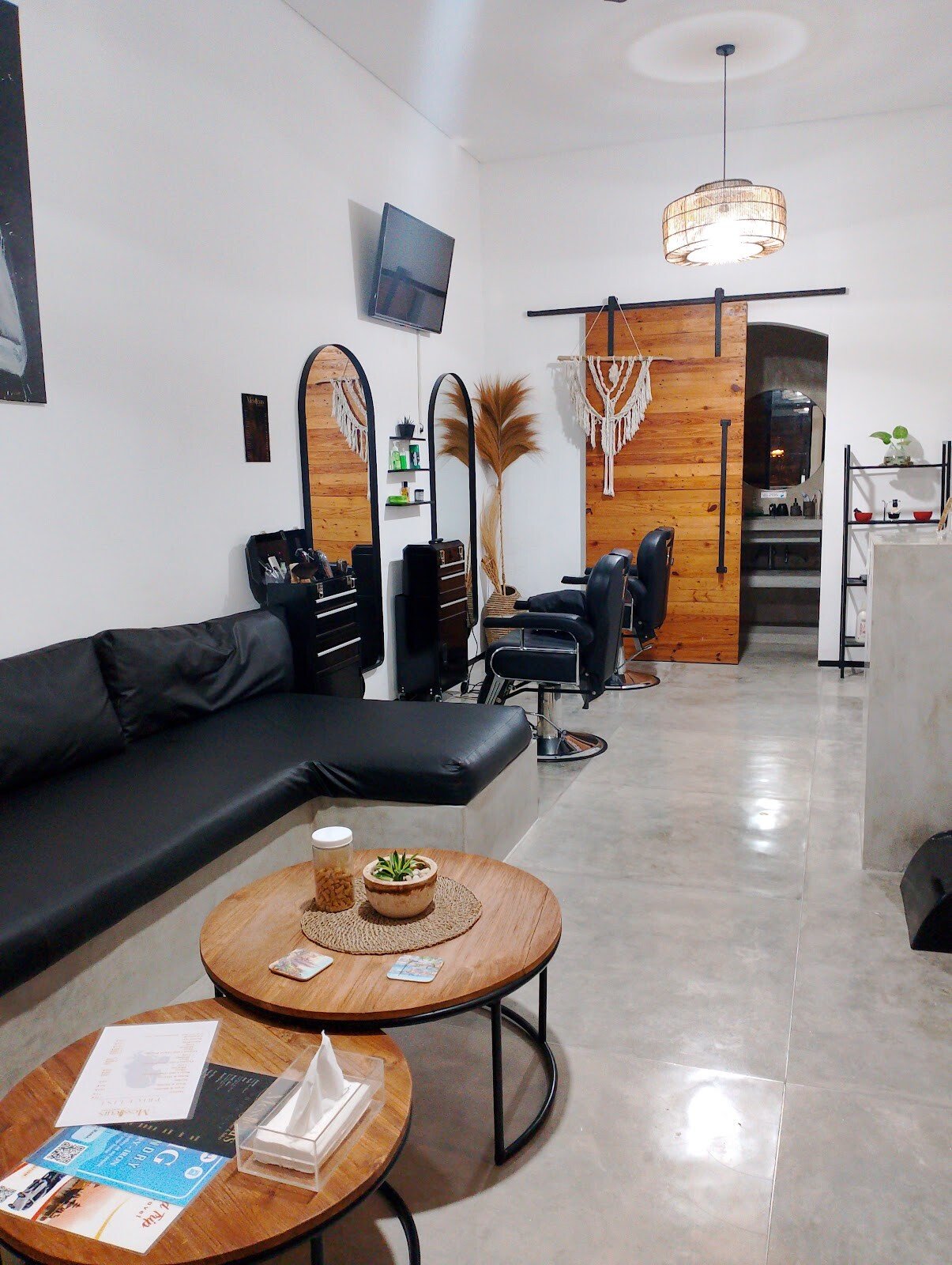 MG Loft & Messieurs Barber Salon