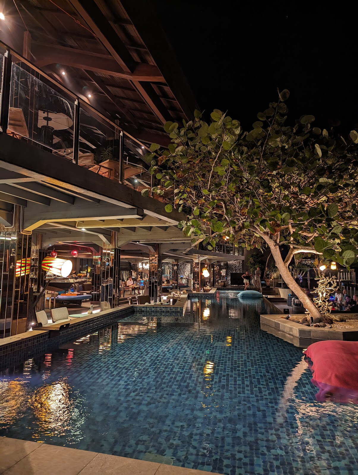 UNIQUE Rooftop Bar & Restaurant