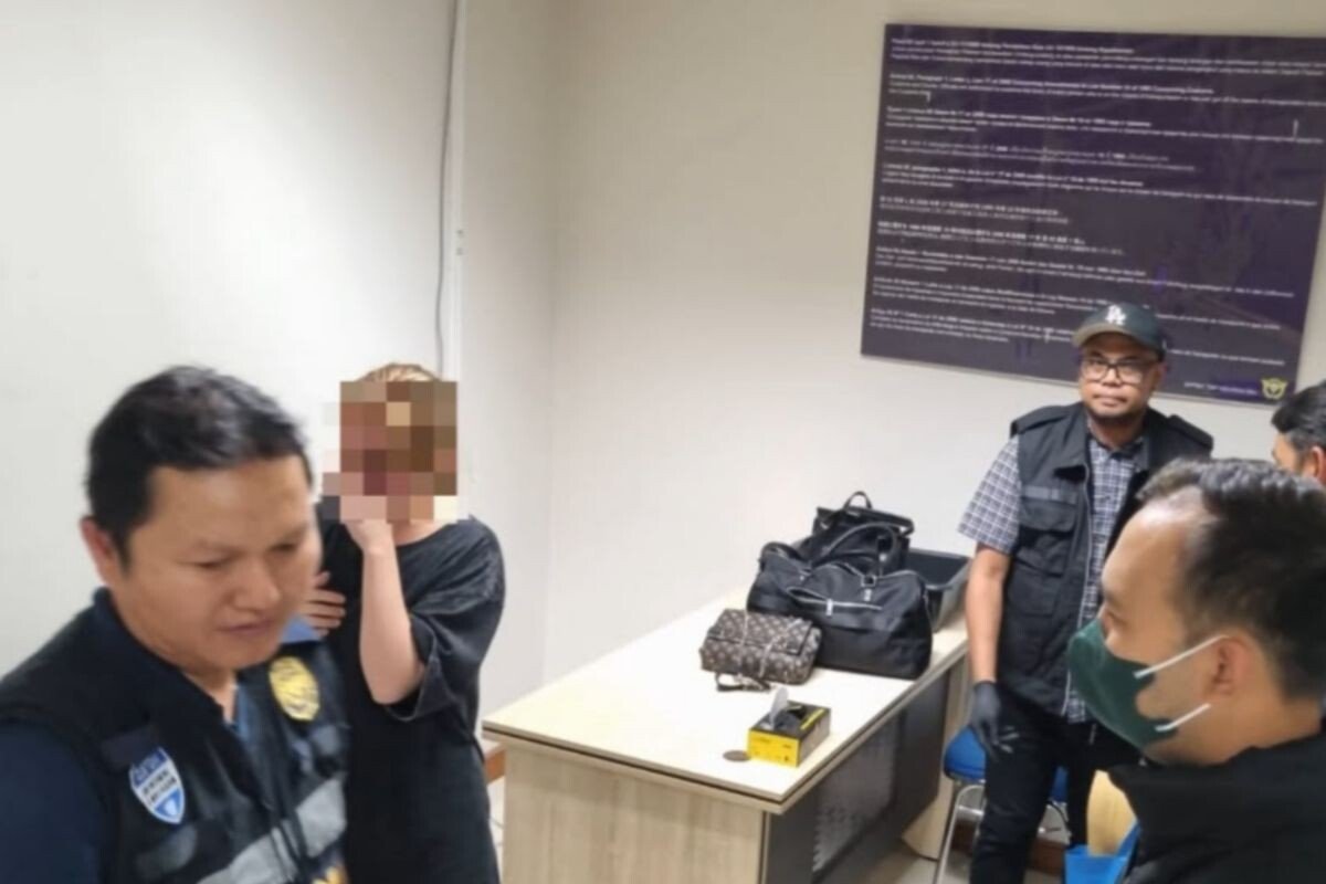 В аэропорту Бали задержали иностранку с килограммом гашиша