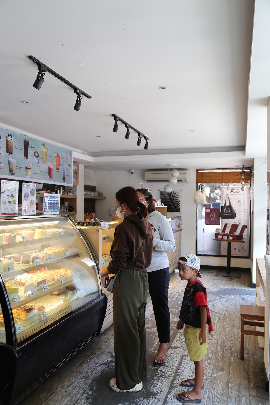Kakiang Bakery & Cafe