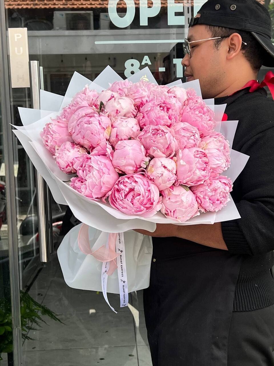 Где купить цветы на Бали в 2026 году? Buket Express Bali — три магазина и доставка по всему острову