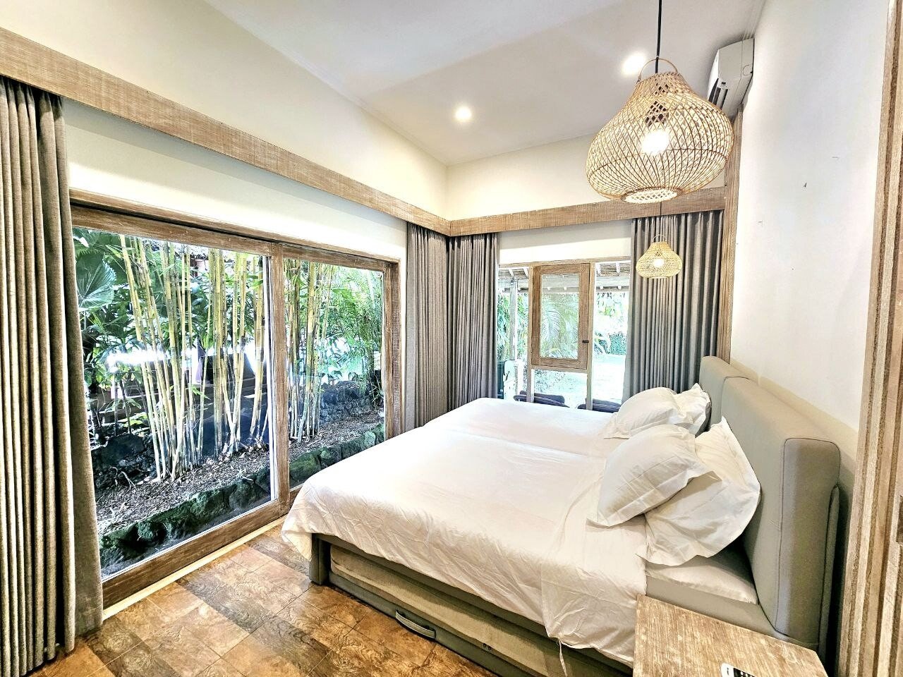 Вилла просторная Санур 800м² 3 спальни