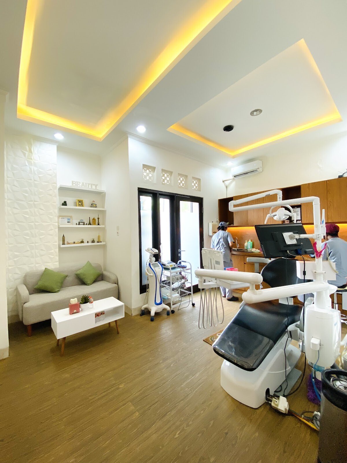 Kamandhani Dental And Beauty Clinics