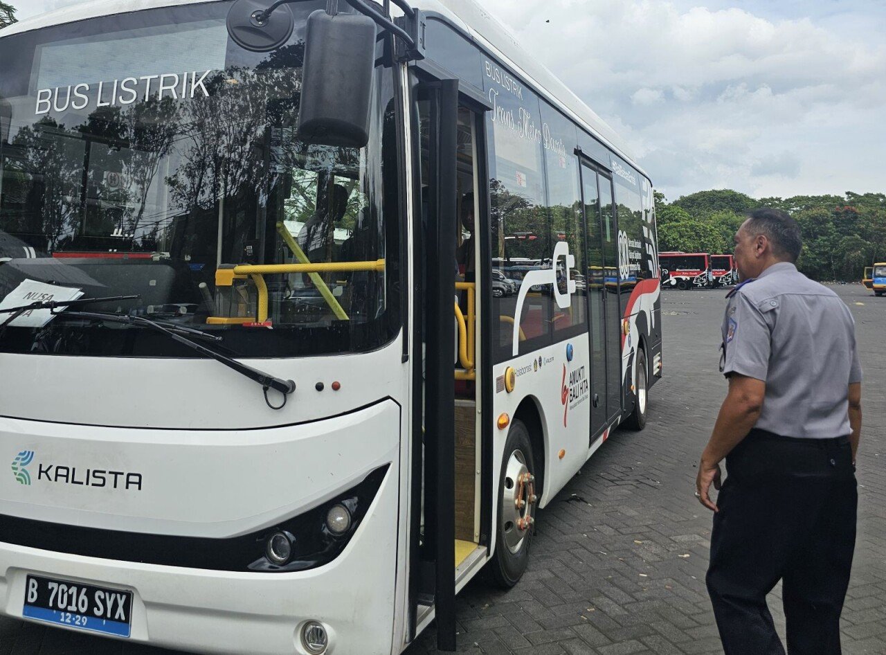 В Куте хотят пустить электробусы до пляжа