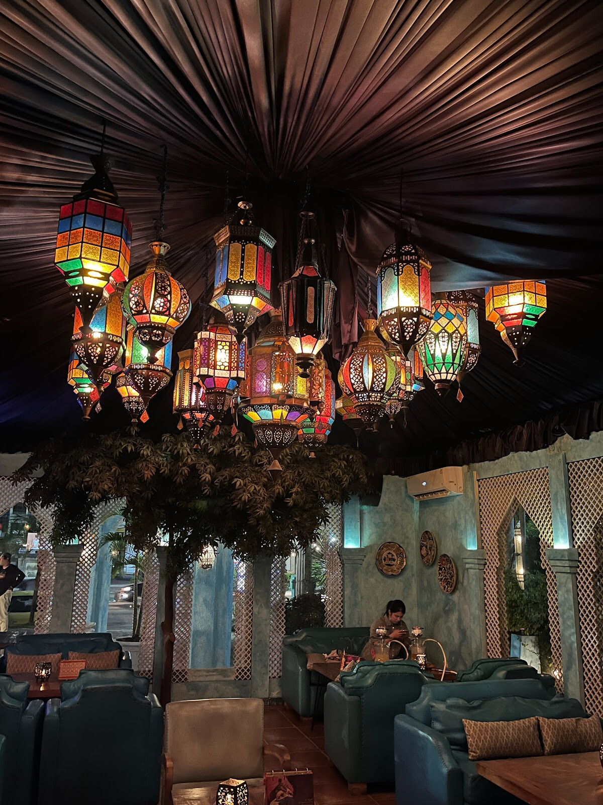 Shisha Cafe مطعم عربي/ شيشة