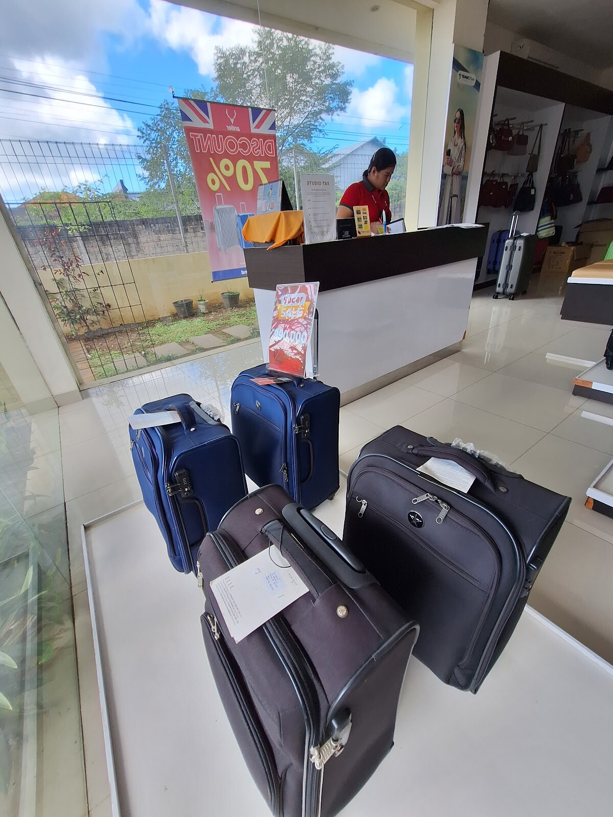 Factory Outlet Bags & Luggage