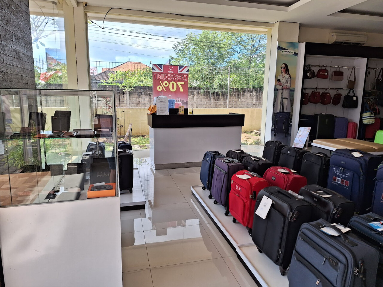 Factory Outlet Bags & Luggage