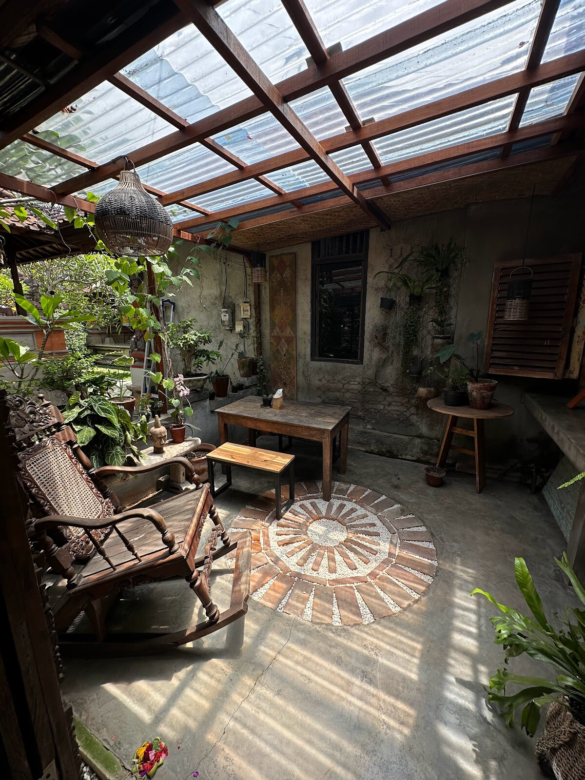 Ropana Coffee shop and Restaurant