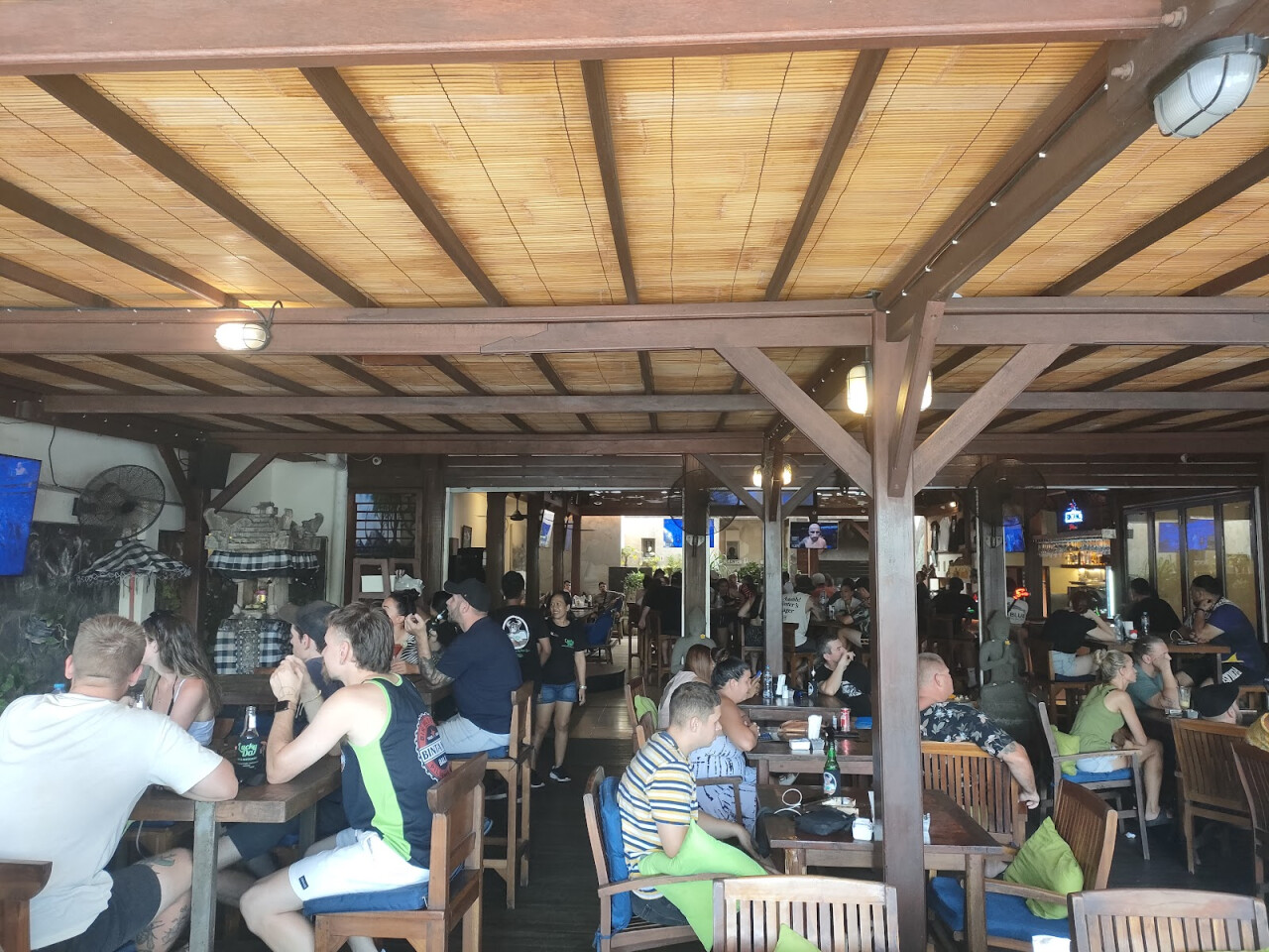 Lucky Day Sports Bar Bali