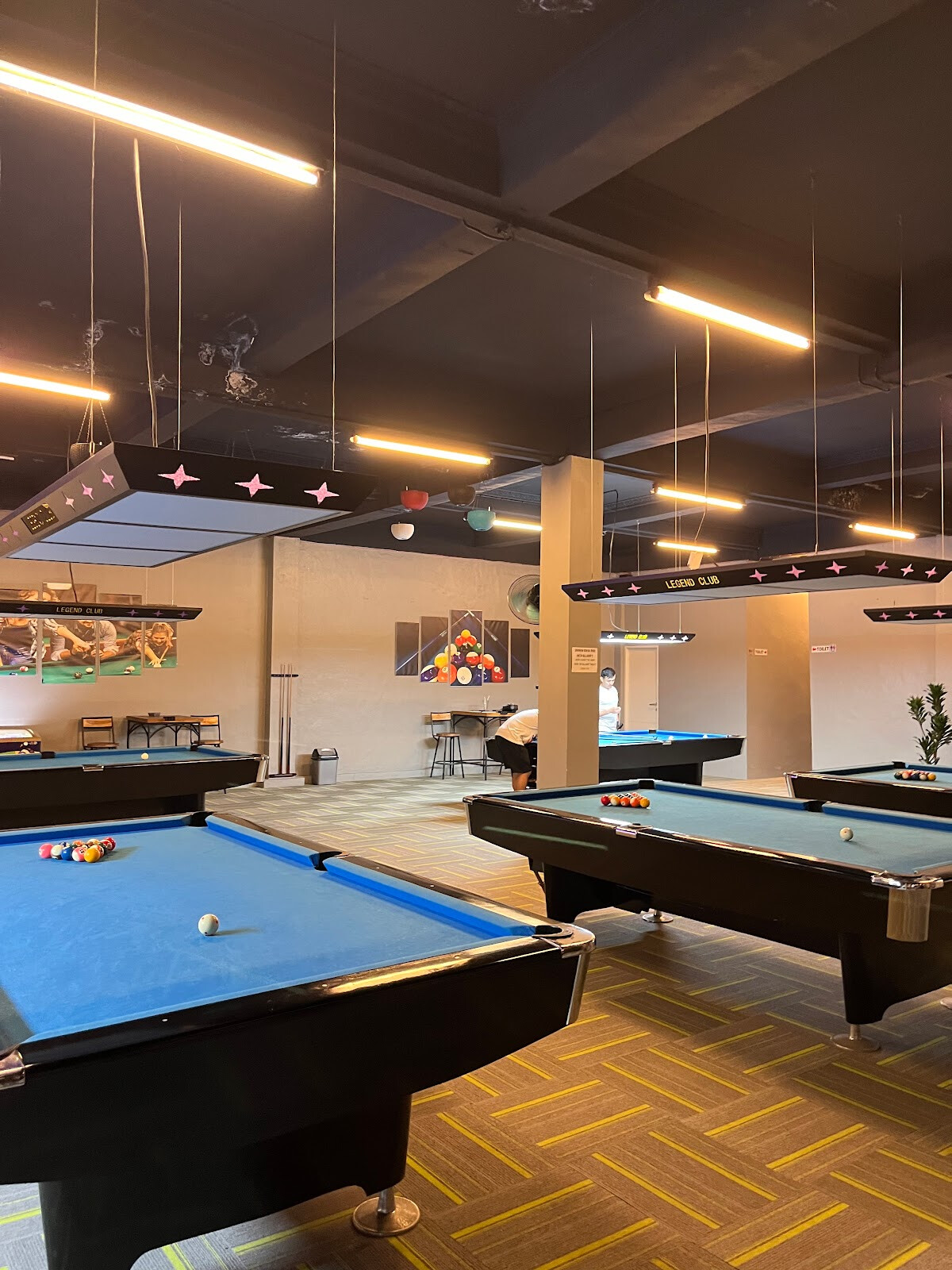 D'legend billiard sport bar