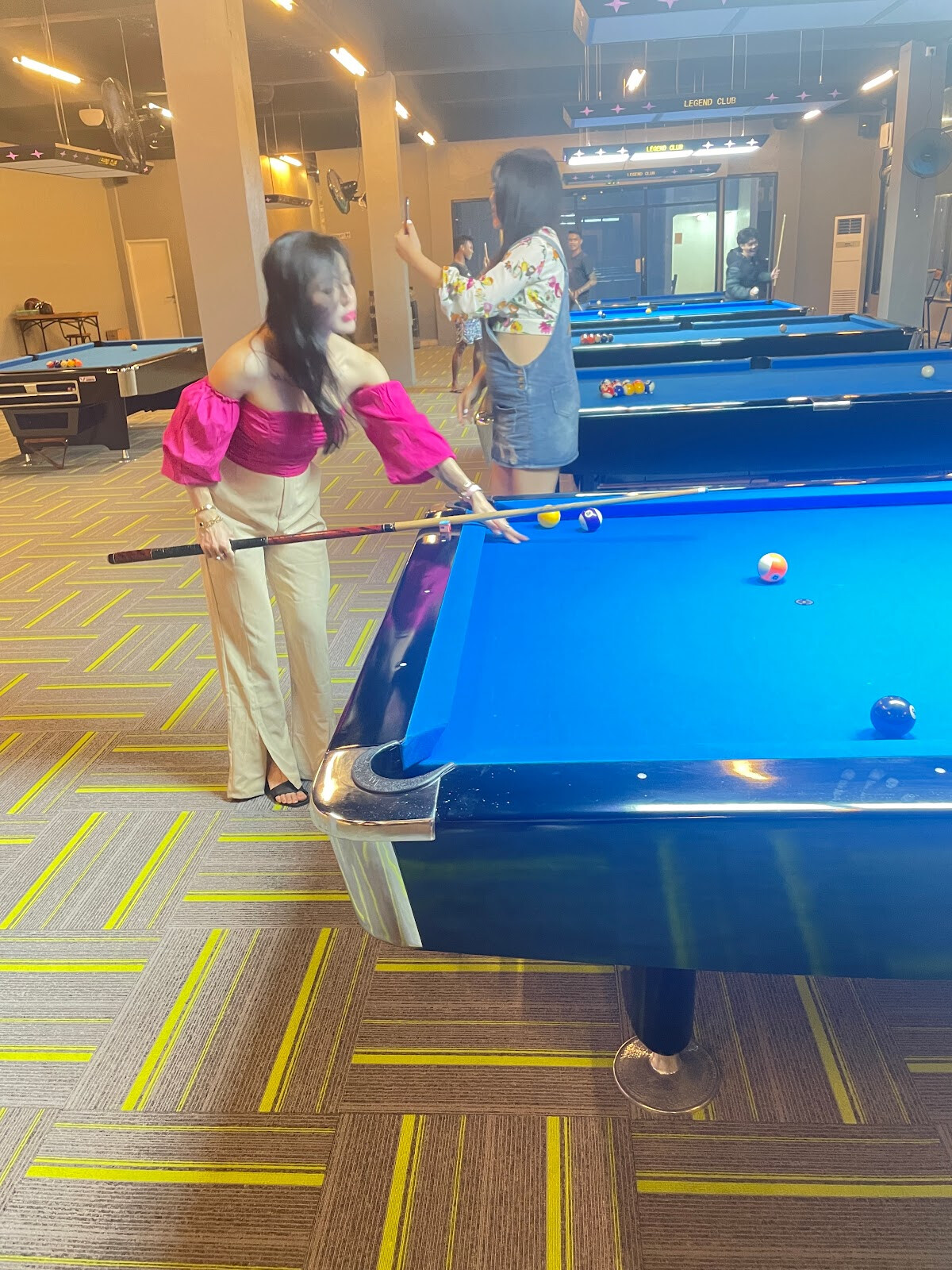 D'legend billiard sport bar