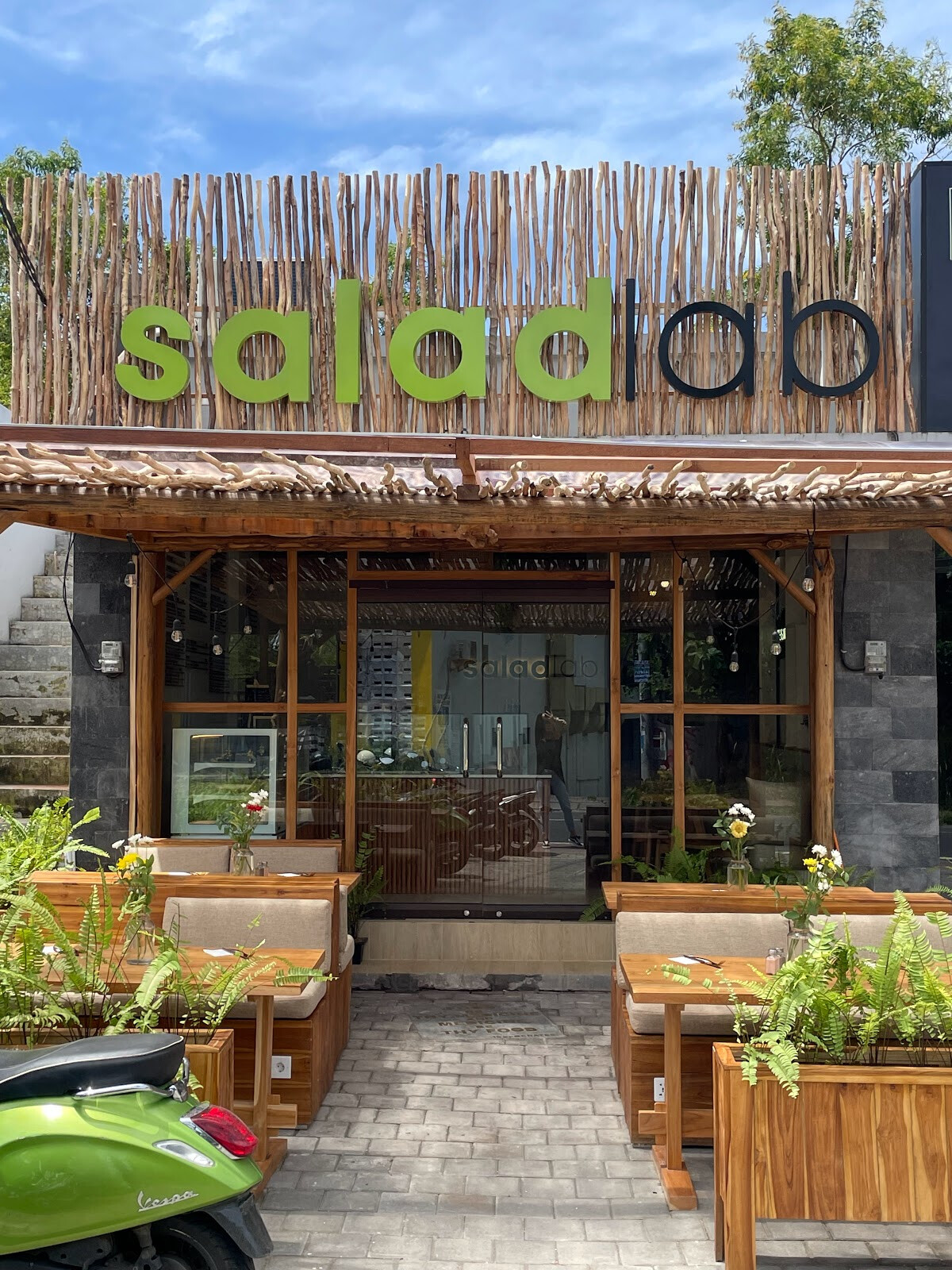 Salad Lab Padang-Padang
