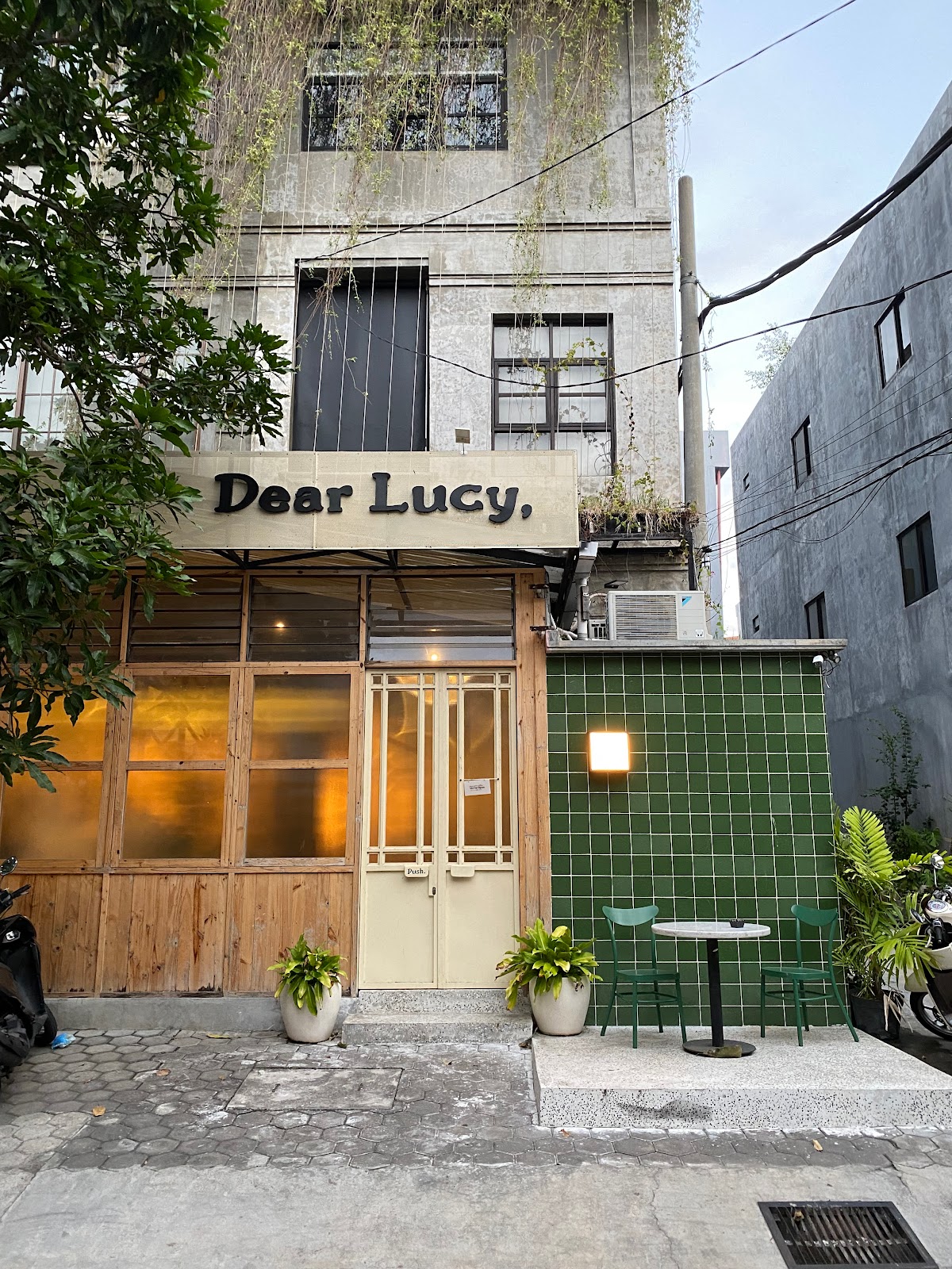 Dear Lucy Cafe