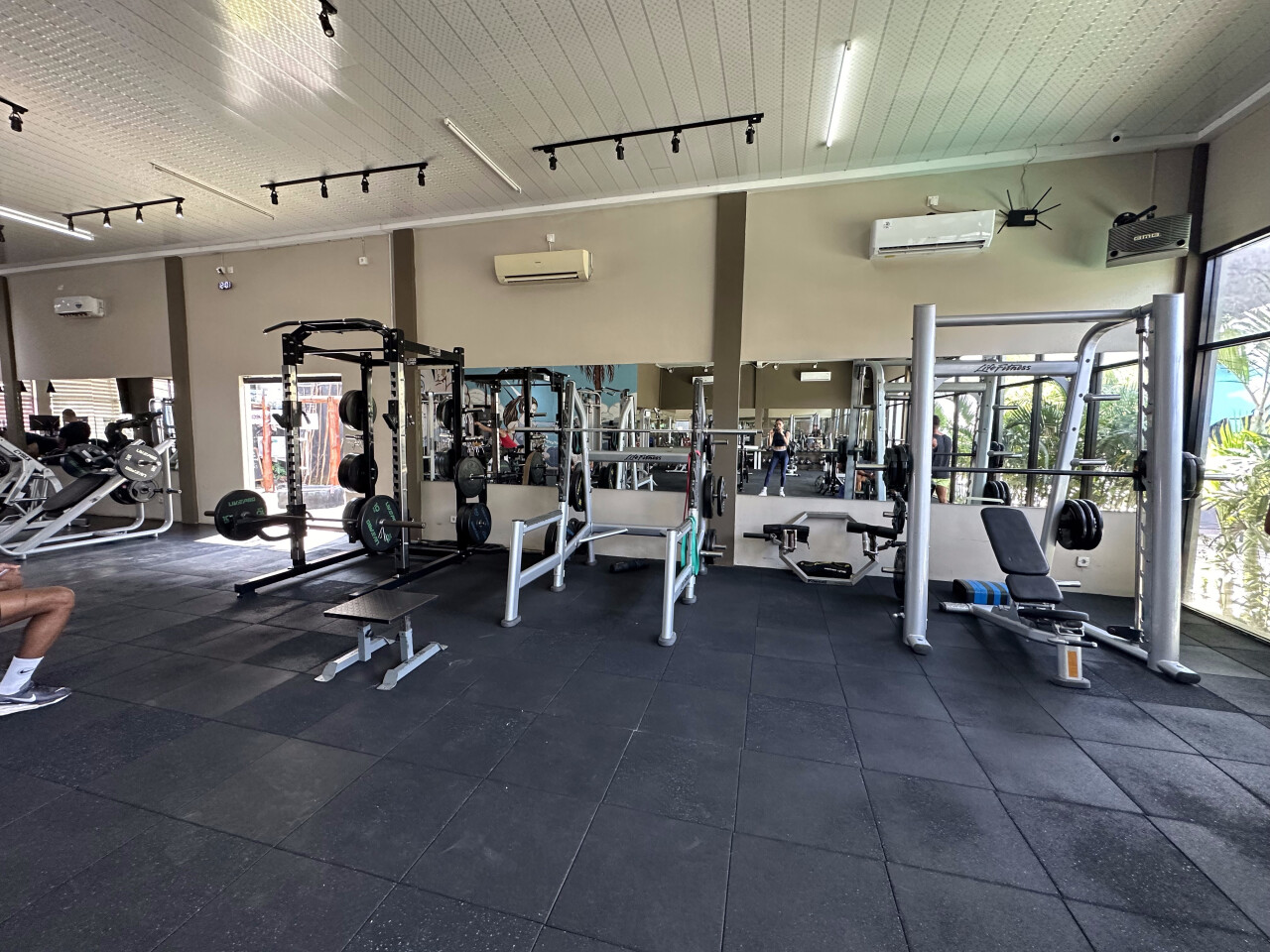 Muscle Beach Club