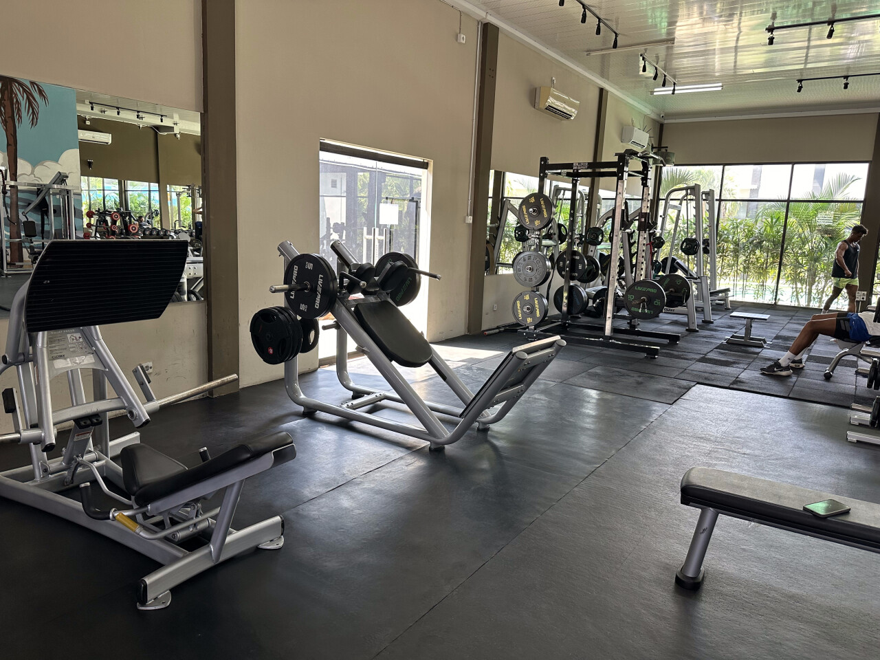 Muscle Beach Club