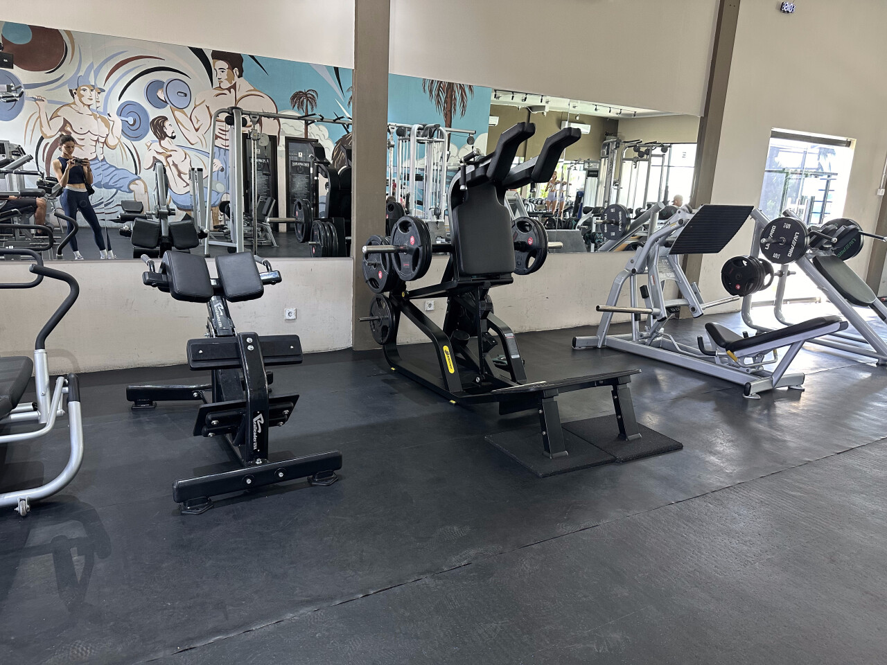 Muscle Beach Club