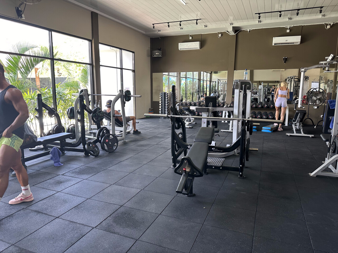 Muscle Beach Club