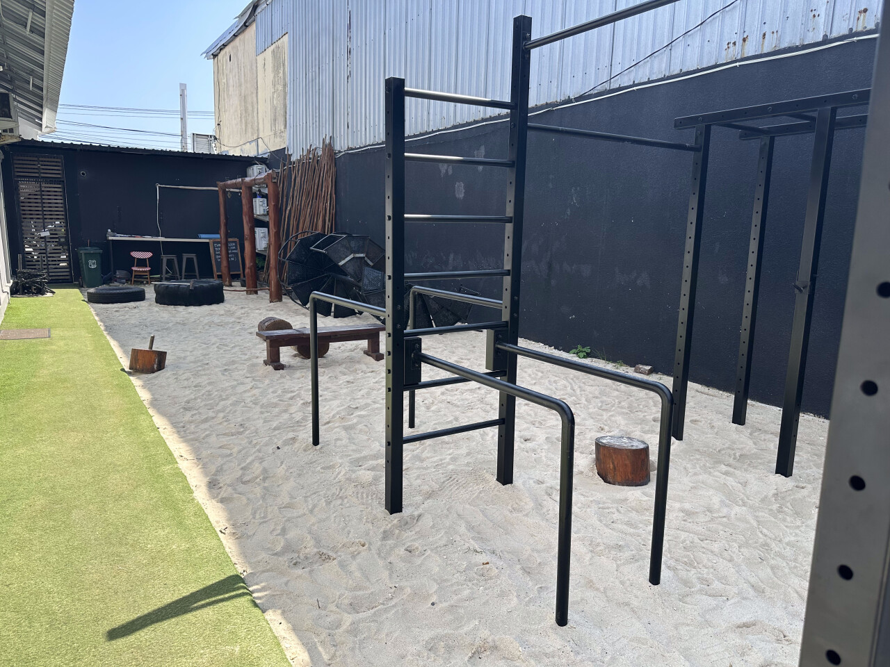 Muscle Beach Club
