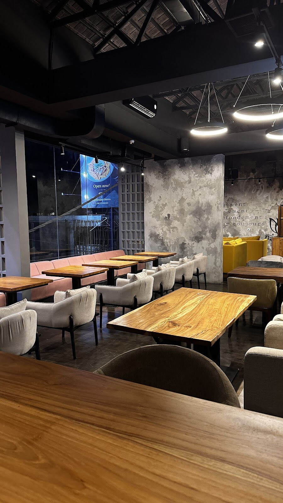 Murmur lounge restaurant