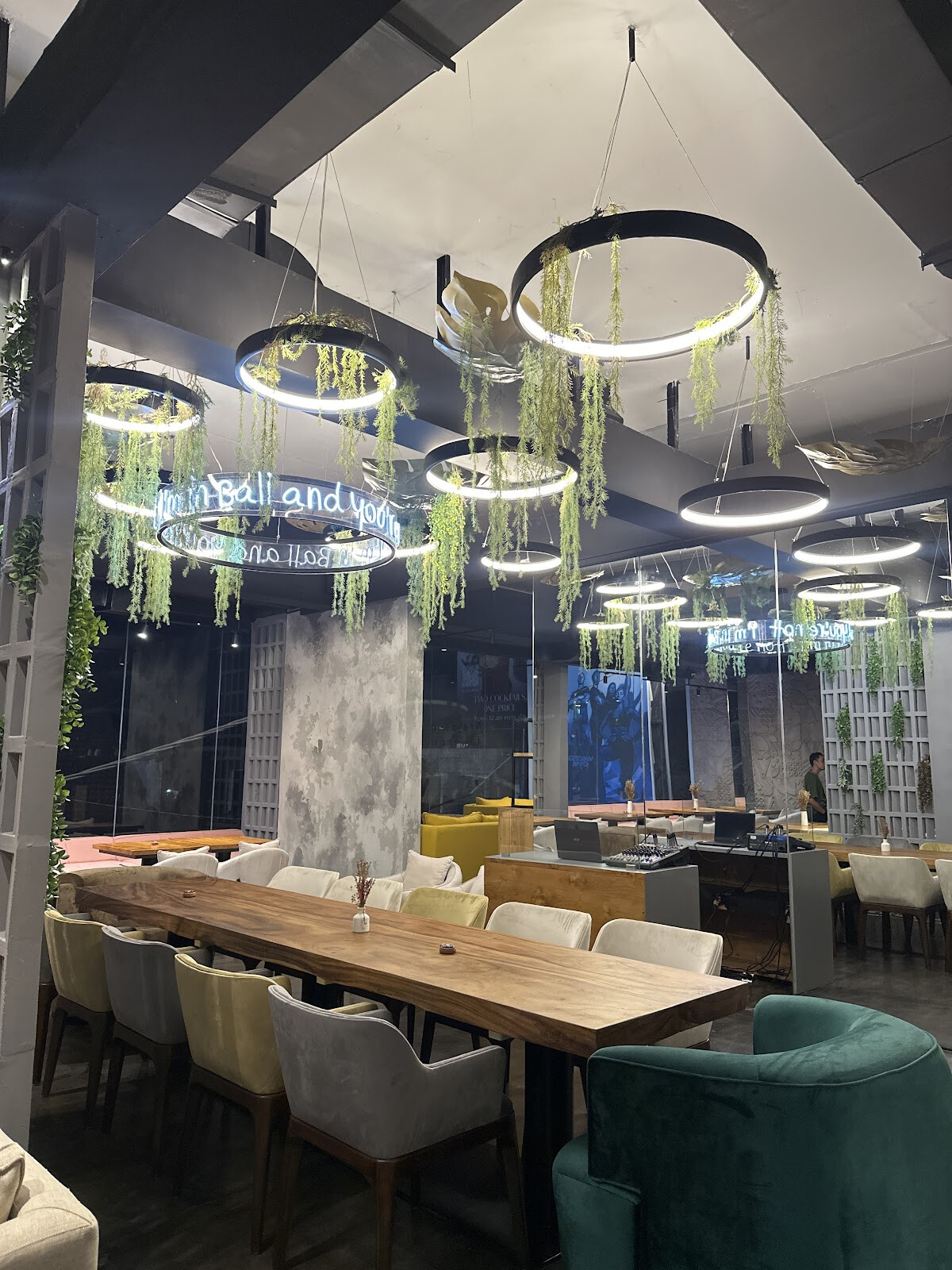 Murmur lounge restaurant
