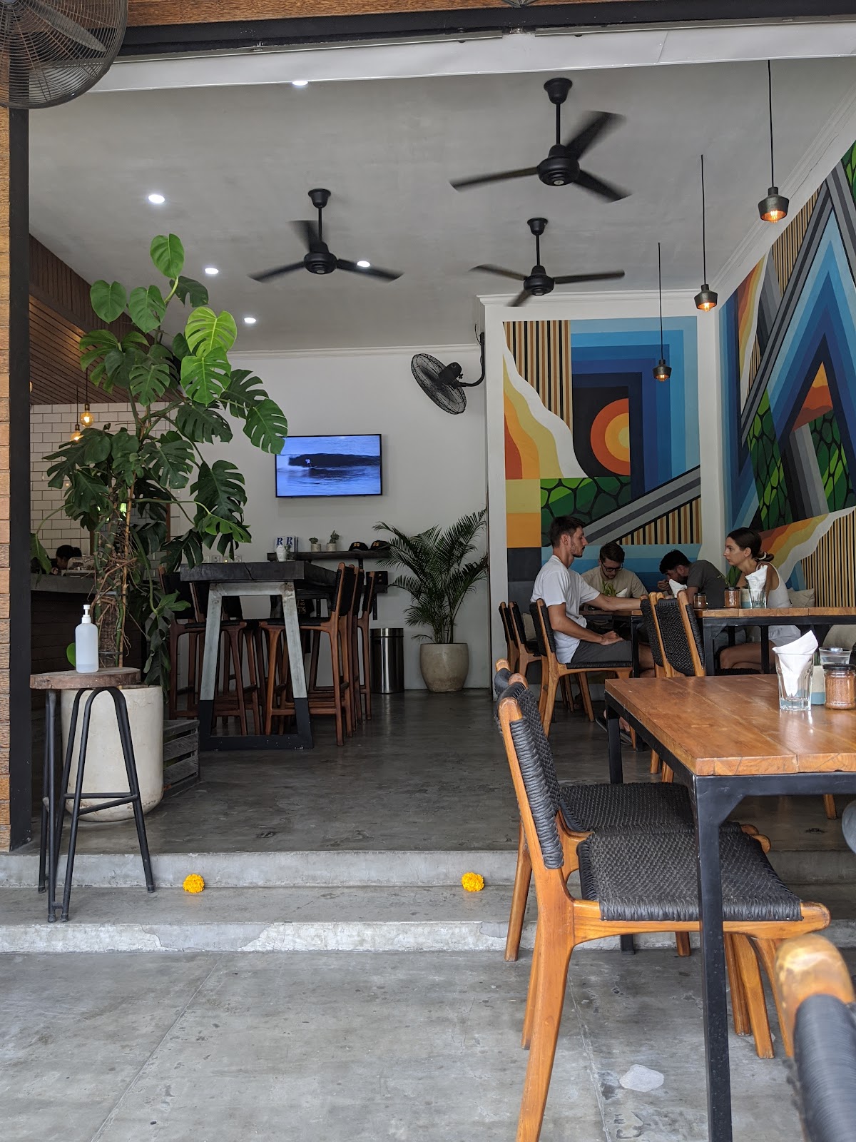 Rise & Shine Cafe Bumbak