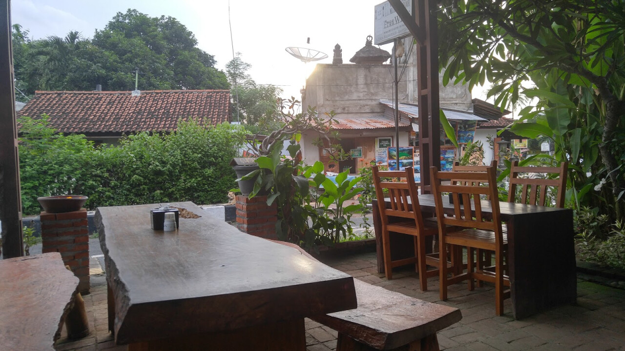 Warung Wayan. W.W