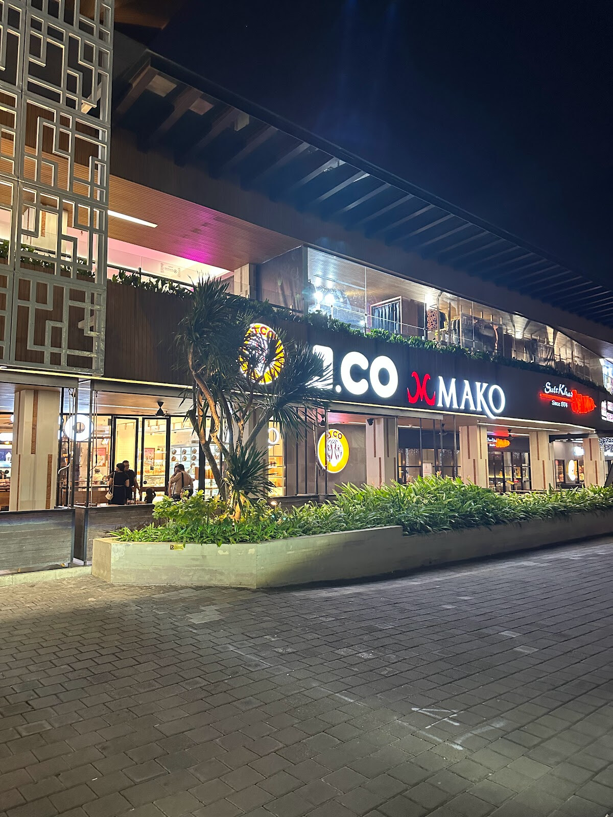 Mako - Sidewalk Jimbaran