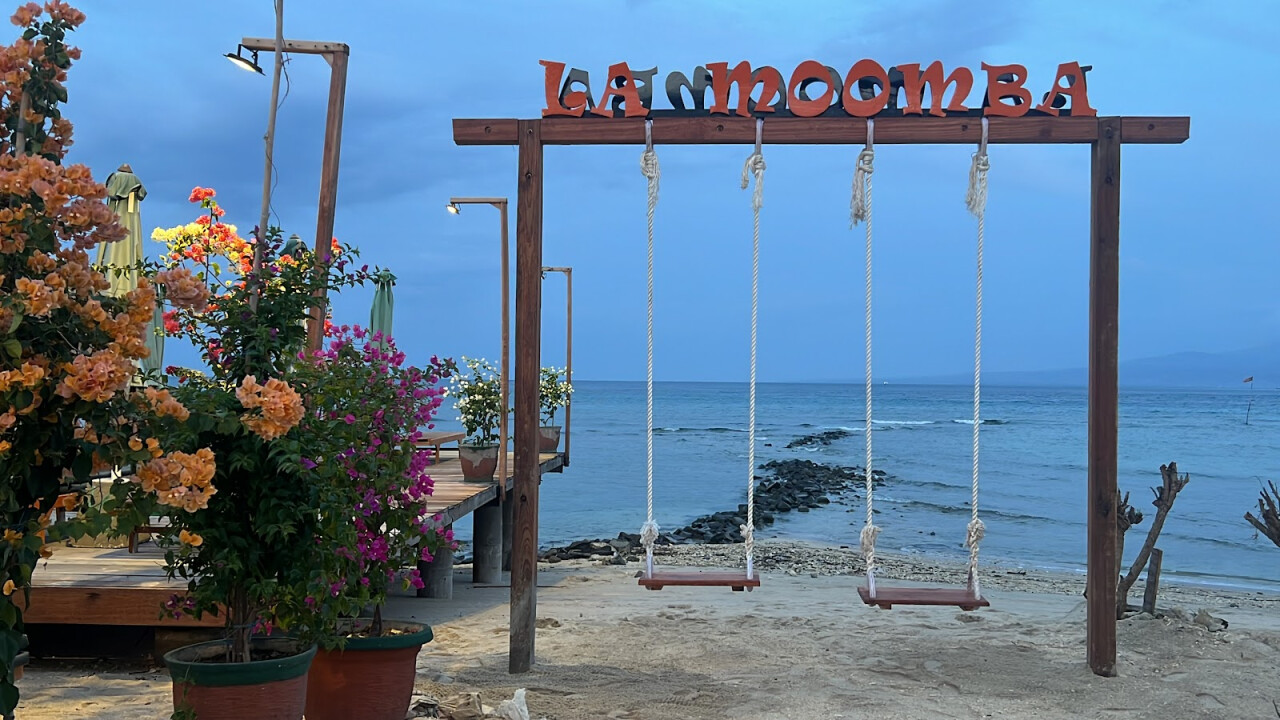 La Moomba Bar & Restaurant