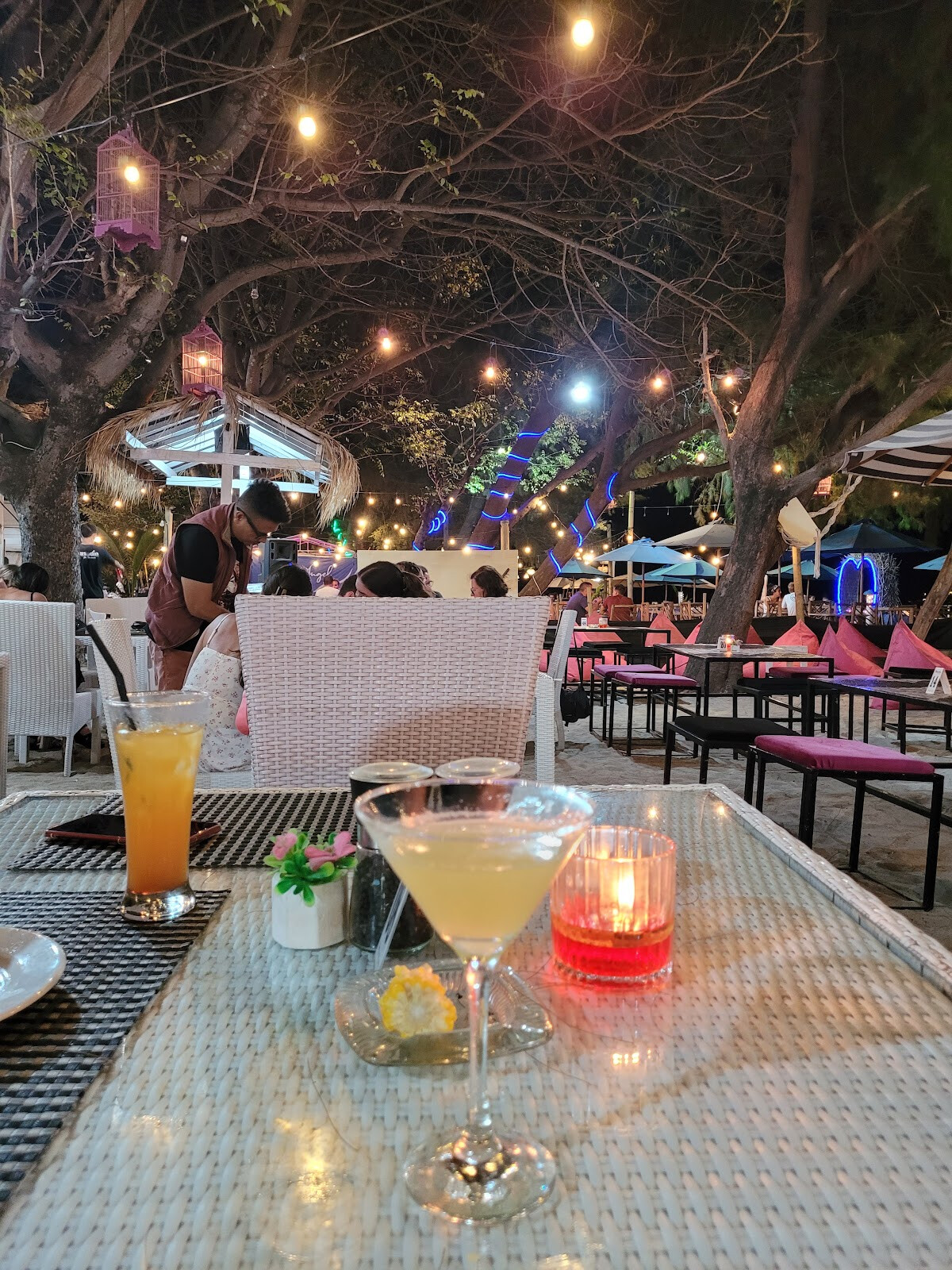 SAVINDIA Lounge . Bar . Restaurant